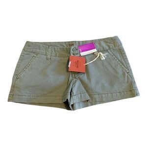 green chino shorts. stretch mid rise‎ short shorts  beach vacation. New